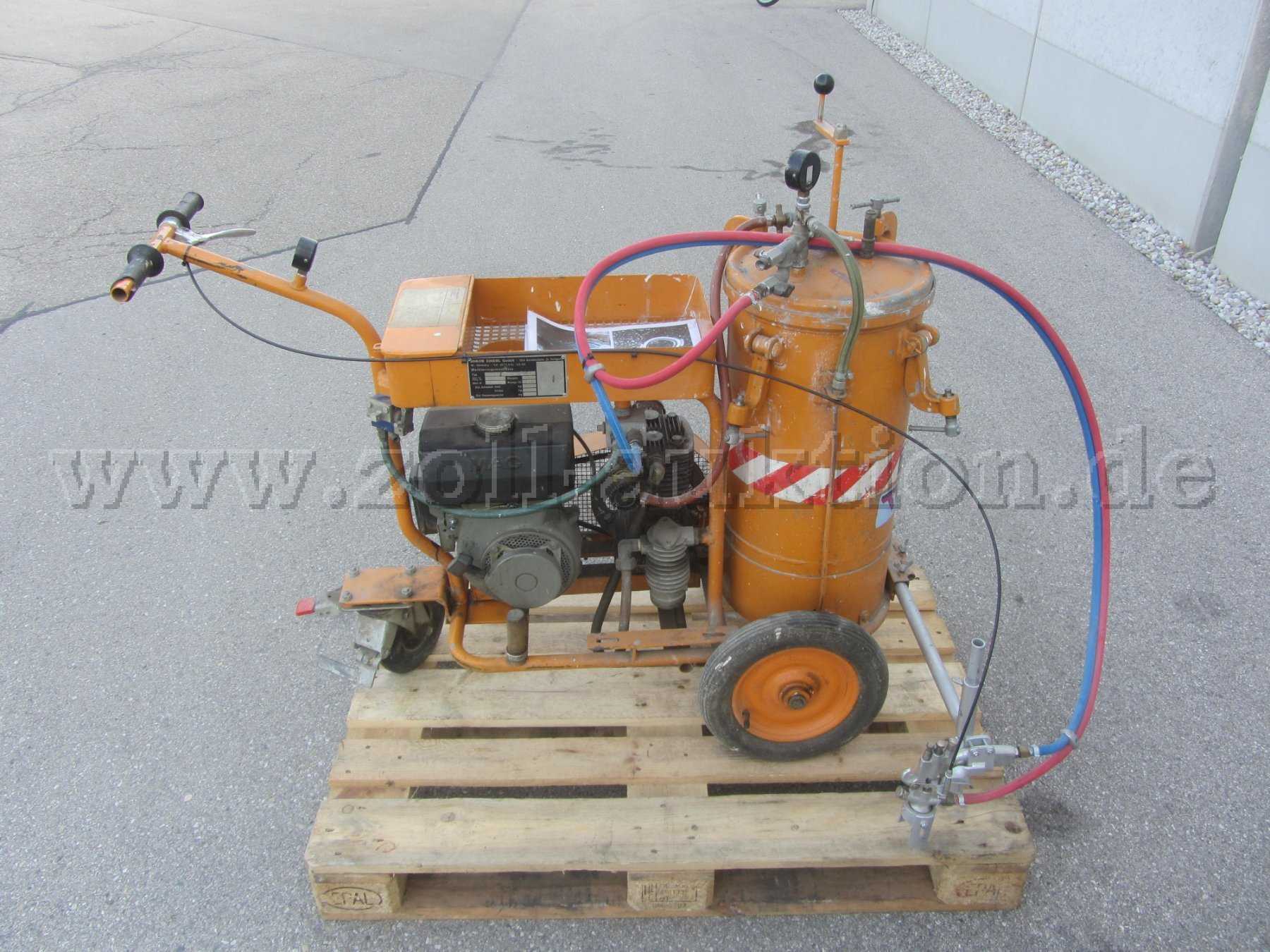 Zindel Straßen-Markiermaschine, von rechts