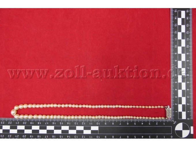 Gesamtansicht der Kette mit Maßstab