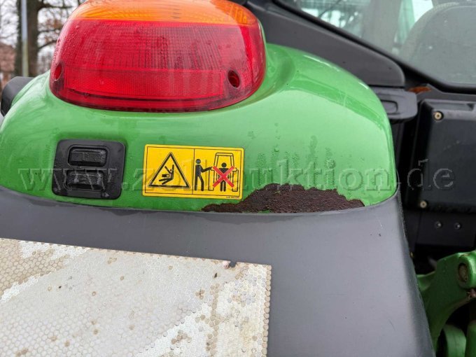 Zugmaschine-Frontheber John-Deere hinten rechts Kotflügel Rost