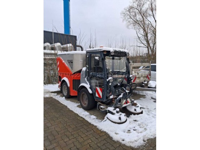 Seitenansicht mit Kehrsaugaufbau.