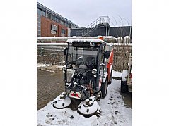 Frontansicht mit Besenanlage