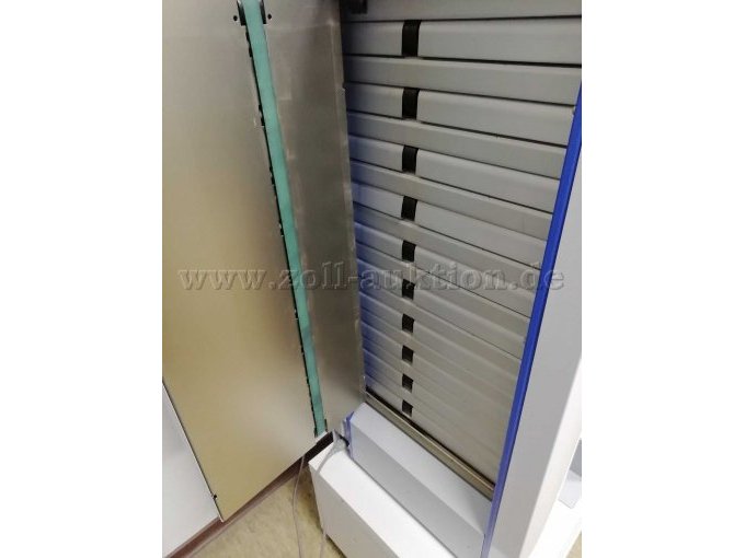 Seitenansicht rechts mit geöffneter Klappe