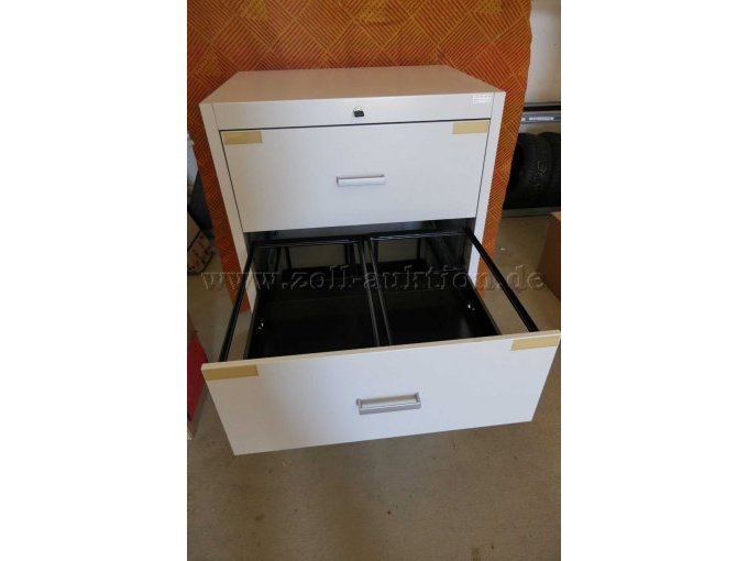 Vorderseite mit geöffneter Schublade