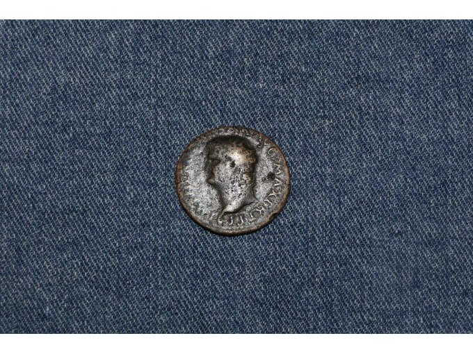 Vorderseite der Münze mit Kopf