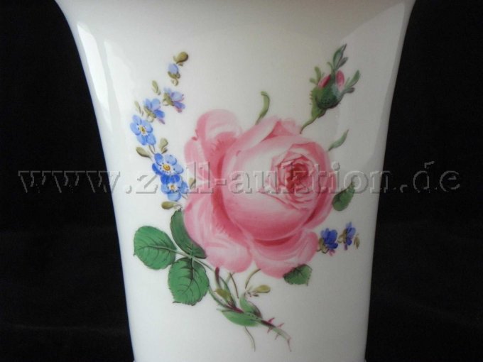Dekor rote Rose blaue Blumen