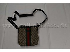 1 beige Tasche „Gucci“ Modell GG Supreme Crossbody Messenger Bag - Frontseite