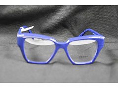 1 blaue Brille „Prada“