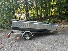 Arbeitsboot inkl. Slipwagen und Trailer von der rechten Seite