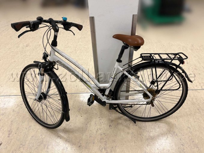 1 defektes Bastler-Pedelec und 9 Bastler-Räder (Ersatzteilespender) – foto 4 – kavel bij Zoll-Auktion, Hamburg
