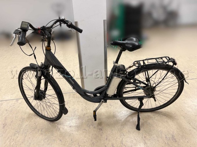 1 defektes Bastler-Pedelec und 9 Bastler-Räder (Ersatzteilespender) – foto 9 – kavel bij Zoll-Auktion, Hamburg