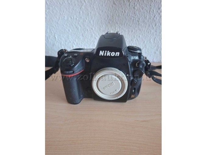 Nikon D700 Front