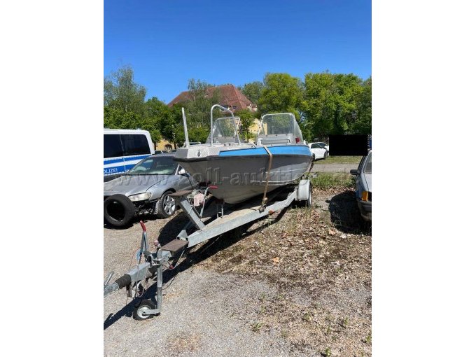 Boot vorne links