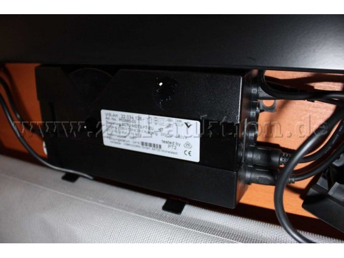 1 elektrisch höhenverstellbarer Schreibtisch von VS, gebraucht – foto 9 – kavel bij Zoll-Auktion, Berlin