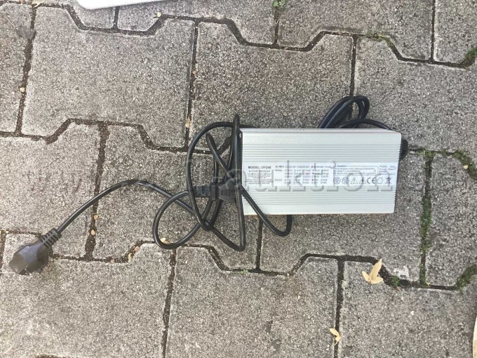Akkuladegerät
