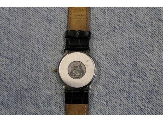 Nahaufnahme der Rückseite der Uhr