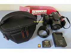 Digitalkamera Panasonic Lumix DMC-FZ300 mit Kameratragegurt 