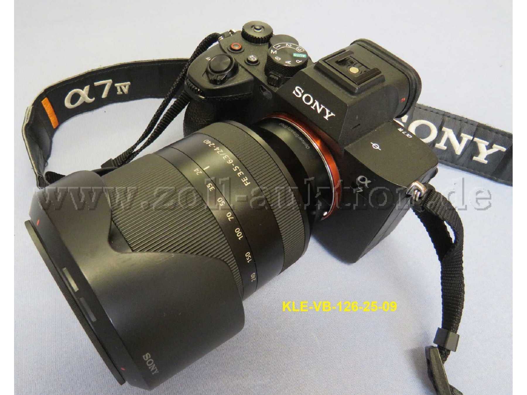 Digitalkamera Sony Alpha 7 IV mit Sony Teleobjektiv (24-240) und Schulter-/Kameragurt