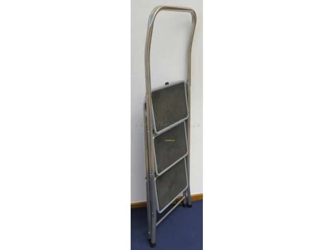 eingeklappt und dadurch platzsparend abstellbar