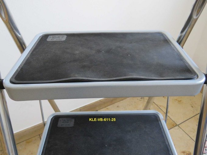 wellige Anti-Rutsch-Matte beim obersten Tritt