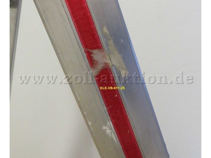 Beispiel für Aufkleber und Aufkleberreste