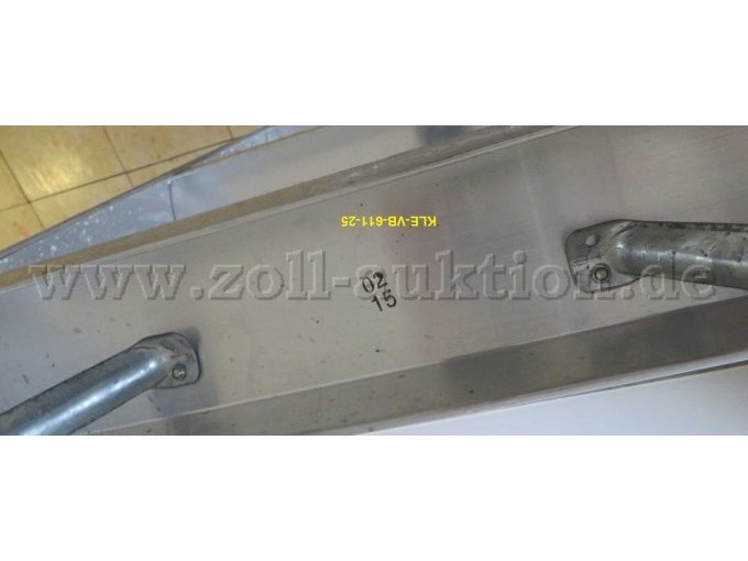 unterste Stufe mit genieteten Stützverstärkungen und eingestanzter Nummer