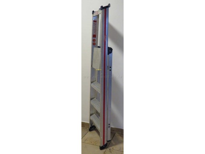 platzsparend eingeklappt