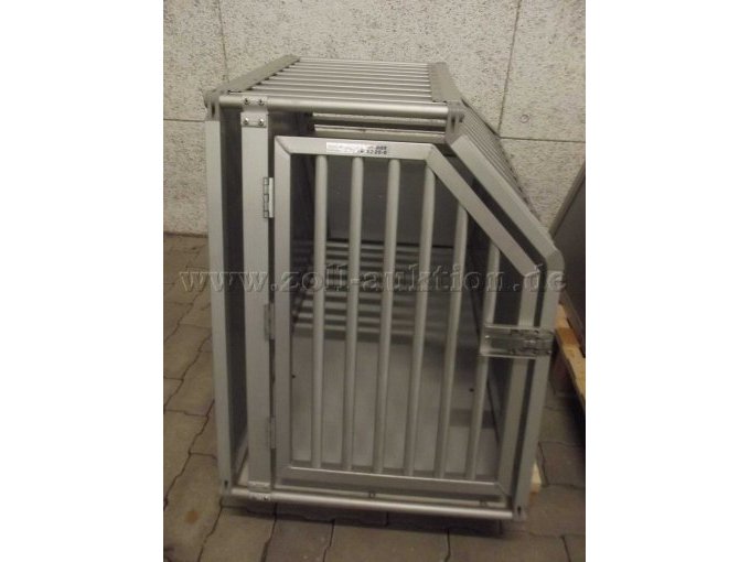 Hundebox von vorn Hundebox von vorn