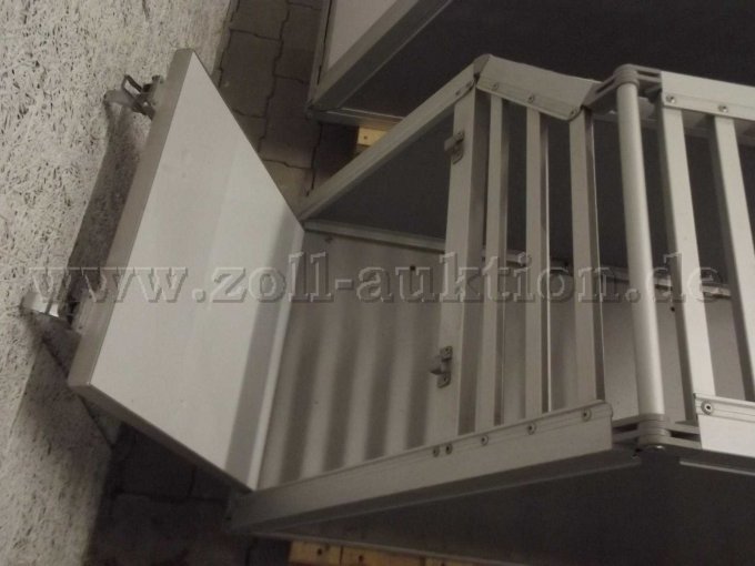 geöffneter Notausstieg