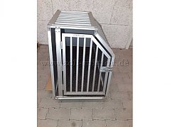 Hundebox von vorne.