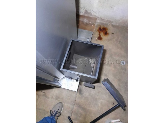 Asche-Kasten geöffnet