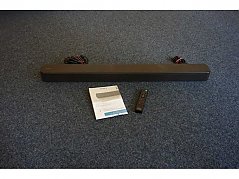 Soundbar mit Netzkabel und HDMI-Kabel