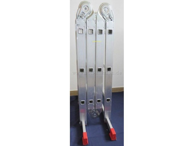 eingeklappte (platzsparende) Vielzweckleiter