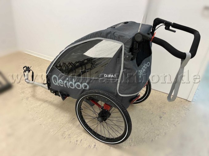 Kinderfahrradanhänger, seitliche Rückansicht