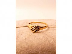 1 Goldring (333er)_ vordere Ansicht mit Glitzersteinen