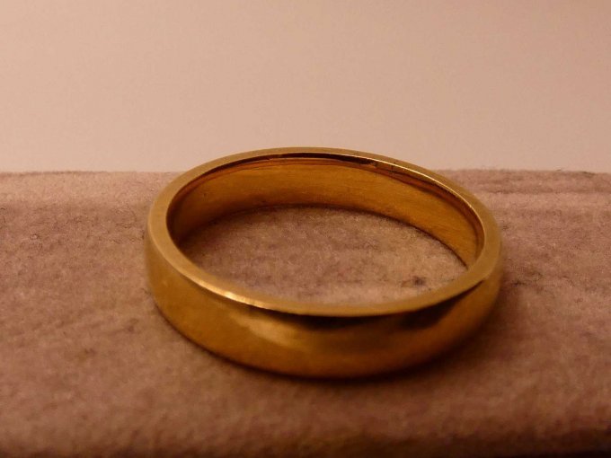 1 gebrauchter Goldring (585er)_ nähere Ansicht