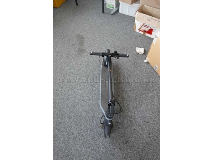 Scooter eingeklappt