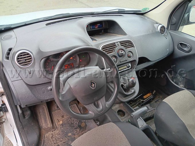 Detail Blick auf das Armaturenbrett von links