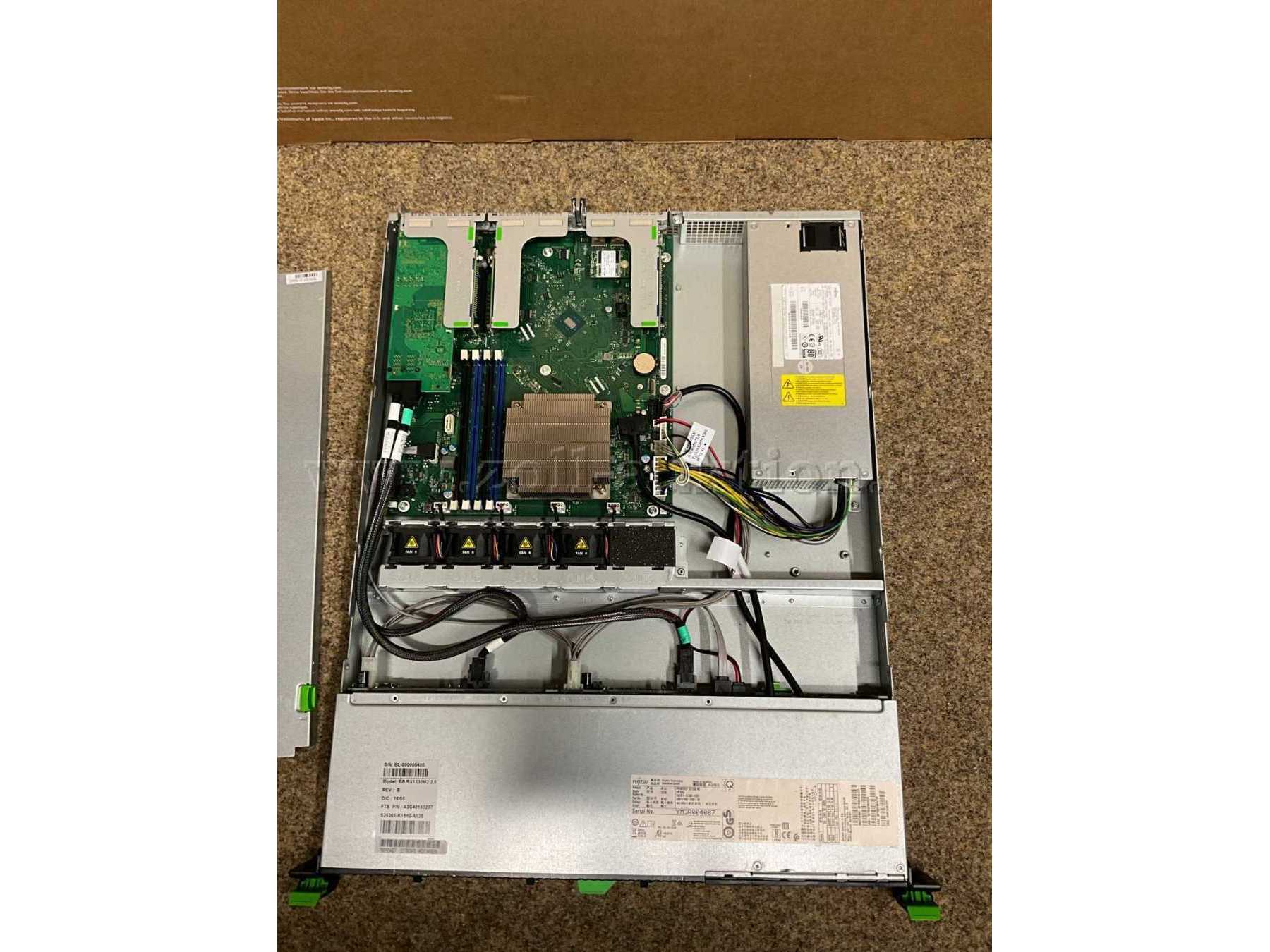 1 Server Primergy RX1330 M2 PR100A, Unterseite