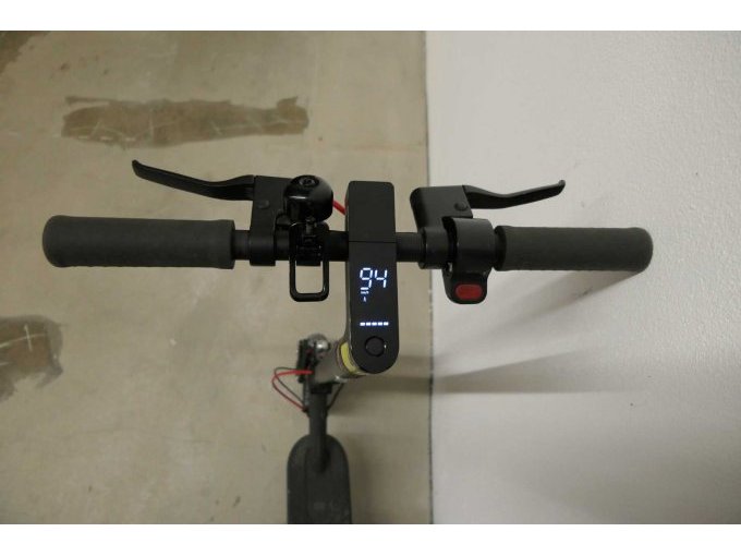 Ansicht Lenker / angeschaltete Elektrik