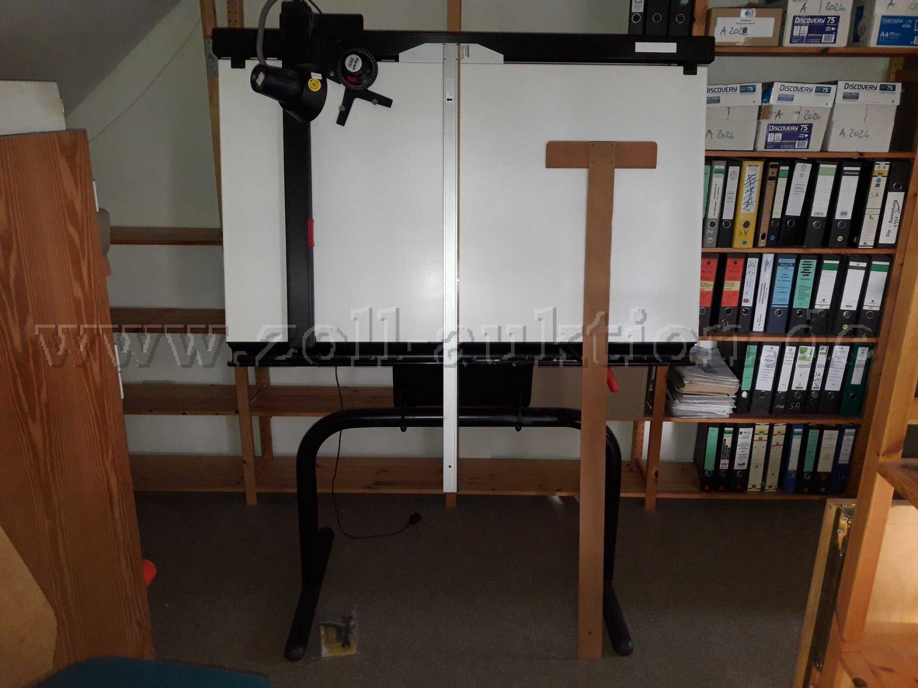 Zeichentisch bigraph 2000, Ansicht von vorne