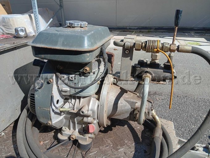 Benzinmotor mit Hydraulikpumpe