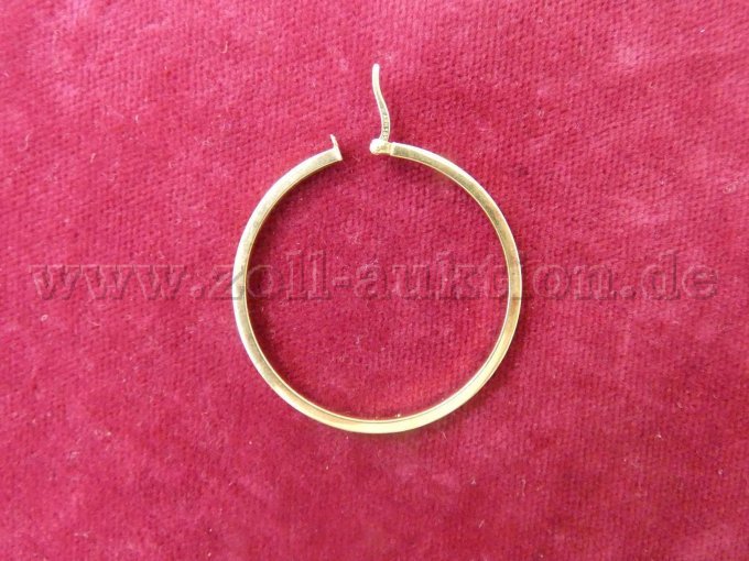 Ohrring offen