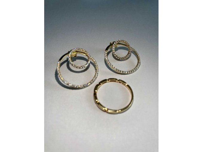 Konvolut aus Ohrringen und Ring