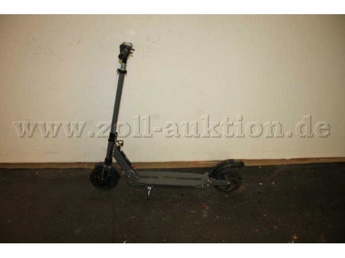 1 grauer e-scooter „Evercross“ Modell: E1