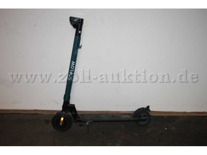 1 grauer e-scooter „SoFlow“ SO1