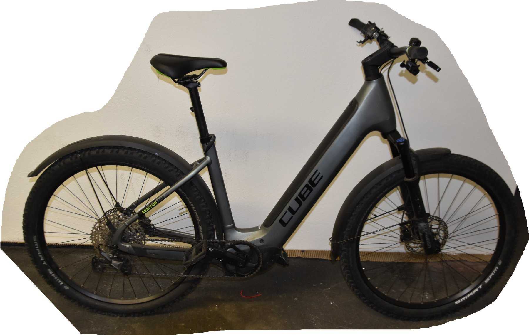 1 grey 27.5 " e-bike "Cube" Reaction Hybrid Pro