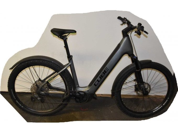 1 graues e-Bike „Cube“ Reaction Hybrid Pro