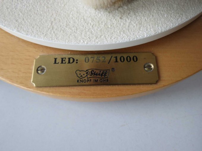 Nummer 0752 von 1000 Stück