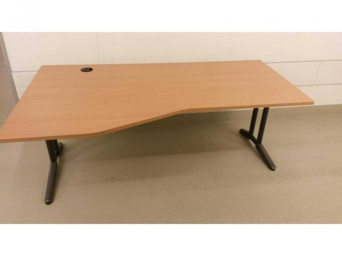 Schreibtisch vorne