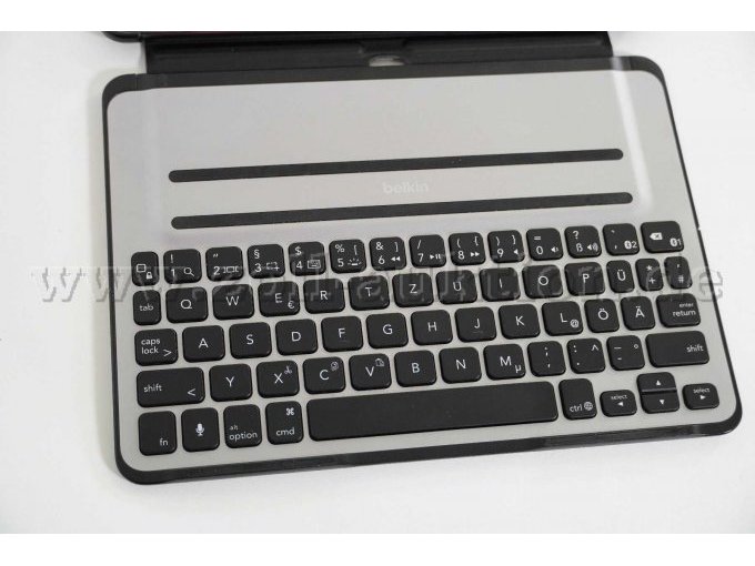 Schutzhülle mit integrierter Tastatur der Marke Belkin